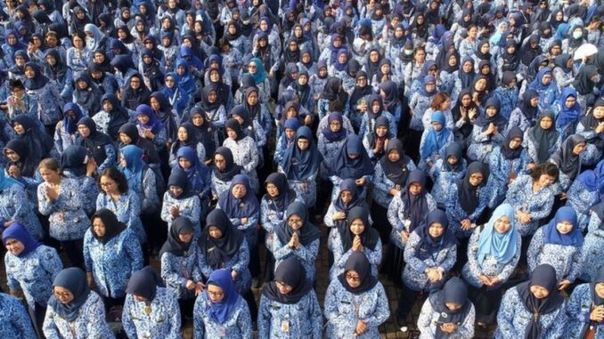  DPR Minta MK Tolak Perpanjangan Usia Pensiun Guru